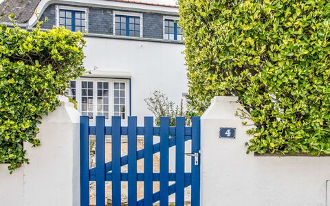 Les Figuiers: Property, Blue, House, Yellow, Cottage, Building, Real Estate, Door, Facade, Wall