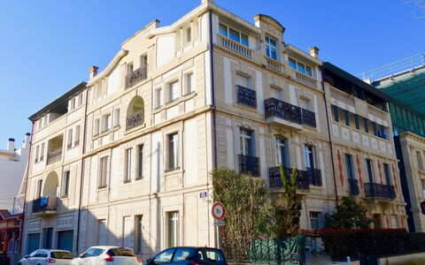 Villa Symphonie: Building, Property, Neighbourhood, Architecture, Town, Residential Area, Apartment, House, Mixed-Use, Facade