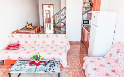 Stana 131.4: Table, Furniture, Building, Textile, Orange, Comfort, Interior Design, Living Room, Floor, Pillow
