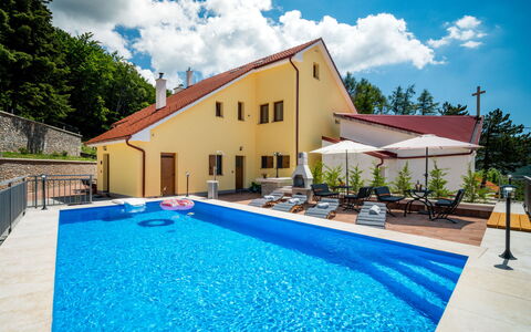 Sveti Juraj 801: Cloud, Sky, Water, Plant, Building, Property, Swimming Pool, Blue, Tree, Azure