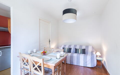 Saint-Raphaël 276: Room, Property, Furniture, Interior Design, Floor, Building, House, Table, Dining Room, Ceiling