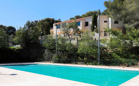 Saint-Raphaël 276: Water, Sky, Plant, Property, Swimming Pool, Azure, Building, Tree, Shade, Rectangle