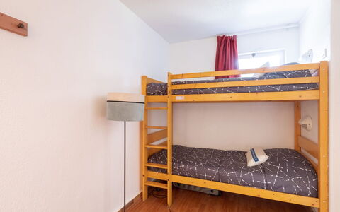 Saint-Raphaël 276: Furniture, Bed, Room, Bunk Bed, Property, Hostel, Bedroom, Dormitory, Building, Desk