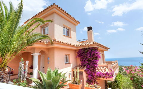 Niviroma: House, Property, Home, Building, Real Estate, Villa, Vacation, Facade, Residential Area, Architecture