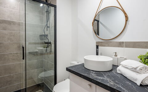 Carnac 100: Mirror, Tap, Plumbing Fixture, Sink, Property, Bathroom Sink, Plant, Bathroom Cabinet, Bathroom, Interior Design