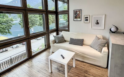 Accommodation:&nbsp;Miralago 120.3