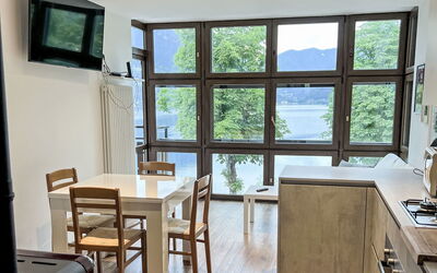 Accommodation:&nbsp;Miralago 120.3