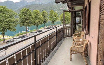 Accommodation:&nbsp;Miralago 120.3