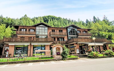 Accommodation:&nbsp;Miralago 120.3
