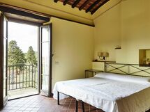 Accommodation:&nbsp;Capanno