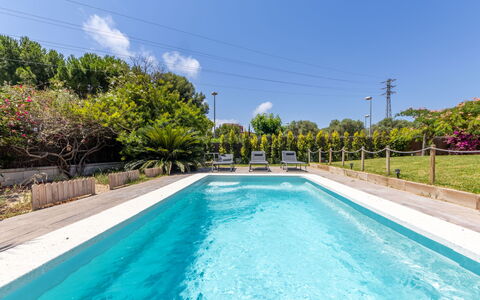 Casa Alexandra: Water, Sky, Plant, Water Resources, Cloud, Swimming Pool, Nature, Azure, Tree, Natural Landscape