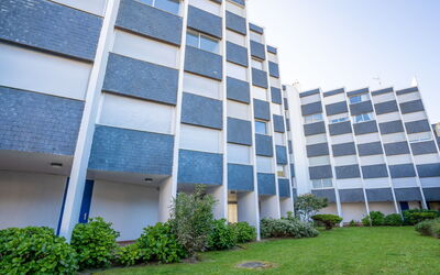 Quiberon 221: Plant, Building, Property, Sky, Window, Urban Design, Tower Block, Condominium, Residential Area, Real Estate