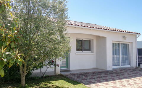 Villa Languedoc: Plant, Sky, Building, Window, Land Lot, Shade, Tree, House, Door