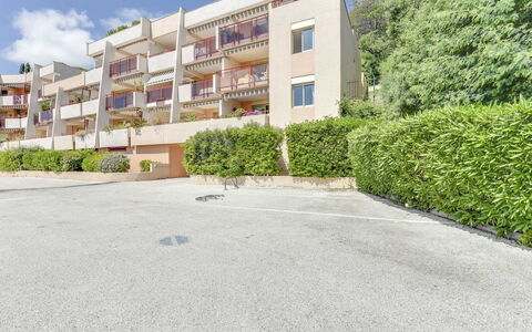 Le Lavandou 320: Property, Residential Area, Real Estate, Building, Apartment, House, Neighbourhood, Condominium, Architecture, Home