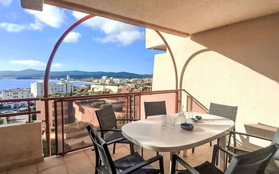 Accommodation:&nbsp;Les Mandariniers 320.2