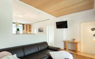 Garten 150.5: Picture Frame, Furniture, Couch, Mirror, Comfort, Wood, Building, Interior Design, Lighting, Living Room