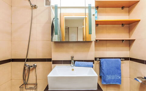 La Mar Bella: Interior Design, Flooring, Plumbing Fixture, Floor, Sink, Bathroom, Tap, Plumbing, Mirror, Tile