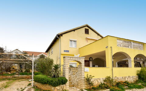 Marijana: Plant, Sky, Building, Window, Land Lot, Tree, Shade, House, Neighbourhood, Landscape