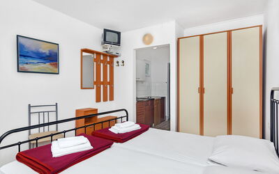 Accommodation:&nbsp;Cico 100.3