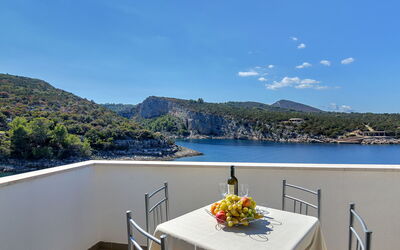 Hvar Pokrivenik 100