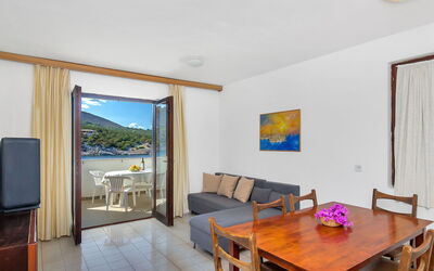 Accommodation:&nbsp;Cico 100.7