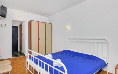 Accommodation:&nbsp;Cico 100.1