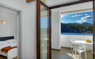 Accommodation:&nbsp;Cico 100.7