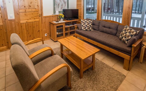 Villa Kuusanka: Apartment, Residential Area, Condominium, Urban Design, Balcony, Mixed-Use, Resort, Estate, Hotel, Shade