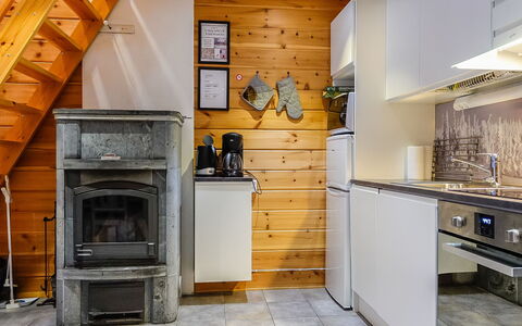 Aslakit B: Wood, Kitchen, Major Appliance, Furniture, Ceiling, Flooring, Interior Design, Kitchen Appliance, Home, Room
