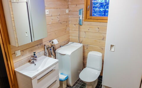 Aslakit B: Wood, Flooring, Plumbing Fixture, Floor, Toilet, Toilet Seat, Sink, Bathroom, Plumbing, Bathroom Sink
