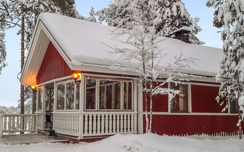 Kaukosaaren Ahonlaita: Snow, Wood, Winter, Cottage, Home, Freezing, Slope, Porch