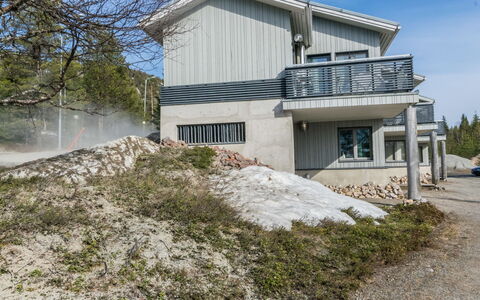 Palokärki: Building, House, Home, Architecture, Roof, Residential Area, Cottage, Siding, Driveway, Estate