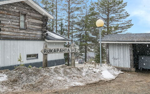 Palokärki: Roof, Siding, Freezing, Cottage, Winter, Slope, Snow, Daylighting