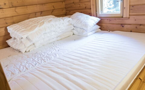 Putilanranta: Wood, Bedroom, Flooring, Floor, Interior Design, Bed, Linens, Bed Sheet, Bedding, Wood Stain