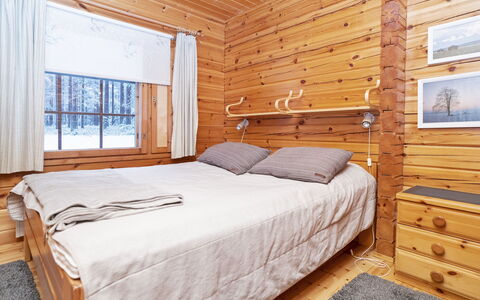 Kitkaranta: Wood, Home, Wood Stain, Hardwood, Bedroom, Ceiling, Log Cabin, Bed, Wood Flooring, Plank