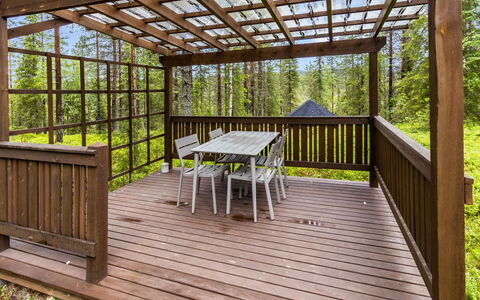 Pelkkaveska: Wood, Porch, Hardwood, Wood Flooring, Deck, Wood Stain, Plank, Garden, Outdoor Structure, Garden Buildings