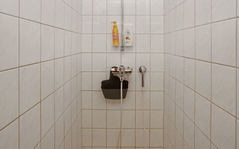 Rukanlumous 1: Wall, Bathroom, Flooring, Tile, Plumbing Fixture, Plumbing, Shower Head, Shower