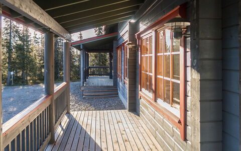 Pyryruka 1: Wood, Porch, Home, Hardwood, Cottage, Siding, Door, Wood Stain, Plank, Deck