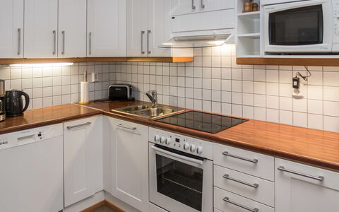 Karhunvartijan Linna B14: Kitchen, Kitchen Appliance, Countertop, Major Appliance, Cabinetry, Flooring, Wood, Interior Design, Kitchen Sink, Sink