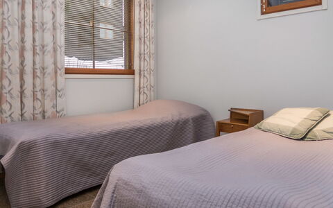 Karhunvartijan Linna B14: Bed, Bedroom, Furniture, Floor, Wood, Interior Design, Bed Sheet, Flooring, Bedding, Linens