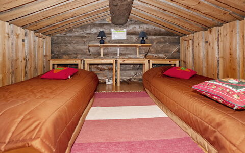 Karhunpesä: Bunk Bed, Wood, Floor, Flooring, Furniture, Bedroom, Ceiling, Bed, Interior Design, Room