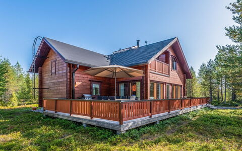 Lapinukonkäännös: Wood, House, Home, Cottage, Siding, Architecture, Roof, Hardwood, Porch, Farmhouse