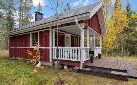 Kaukosaaren Ahonrinne: Wood, Cottage, House, Roof, Porch, Hardwood, Siding, Shade, Log Cabin, Wood Stain