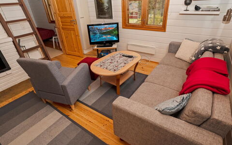 Kaukosaaren Ahonrinne: Wood, Flooring, Floor, Furniture, Interior Design, Living Room, Couch, Room, Home, Wood Stain