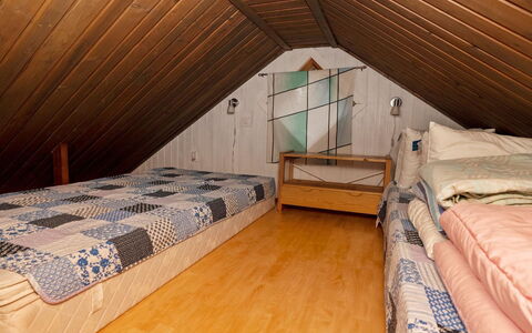 Kaukosaaren Ahonrinne: Flooring, Floor, Wood, Ceiling, Furniture, Interior Design, Bedroom, Attic, Room, Bed