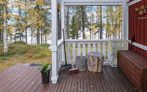 Kaukosaaren Ahonrinne: Wood, Flooring, Wood Flooring, Floor, Porch, Hardwood, Deck, Wood Stain, Plank, Lumber