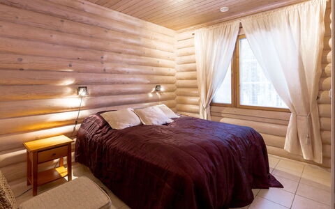 Aspilevi: Wood, Flooring, Floor, Interior Design, Wood Flooring, Bed, Bedroom, Furniture, Ceiling, Lighting