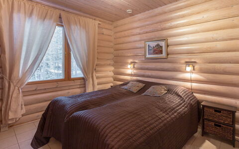 Aspilevi: Wood, Floor, Interior Design, Flooring, Bed, Bedroom, Ceiling, Bed Sheet, Home, Bedding