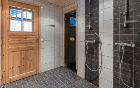Aspilevi: Flooring, Wood, Plumbing Fixture, Floor, Plumbing, Interior Design, Bathroom, Composite Material, Ceiling, Tile
