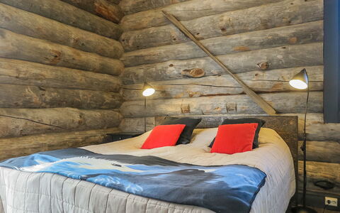 Kiehinen 2: Wood, Bedroom, Interior Design, Flooring, Bed, Floor, Bed Sheet, Furniture, Ceiling, Bedding